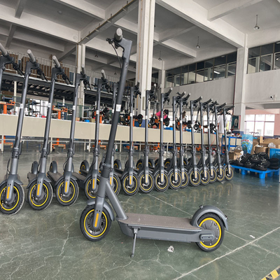 Alüminyum Alaşımlı Elektrikli Bluetooth Scooter 30km / H Fırçasız Kontrol Cihazı