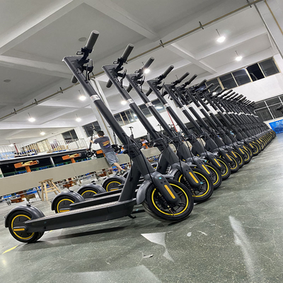 Alüminyum Alaşımlı Elektrikli Bluetooth Scooter 30km / H Fırçasız Kontrol Cihazı